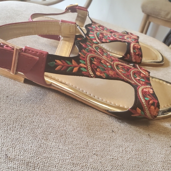 Shoes - Picture 2 of 3